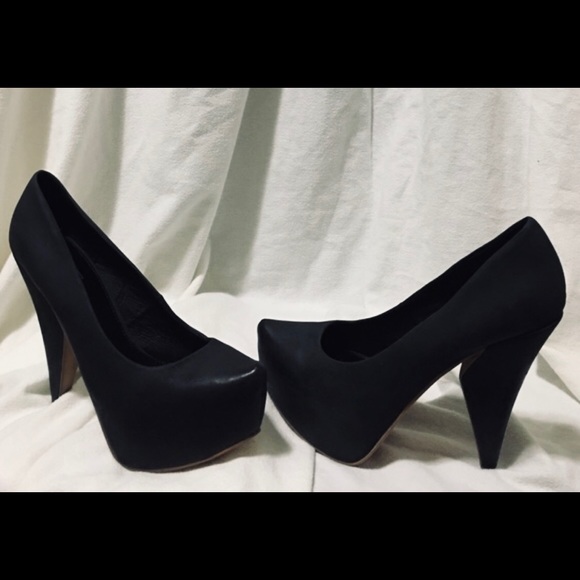 SOL! SOLD! STYLISH HEEELS! OFFERS ARE WELCOME!!!! - Picture 2 of 3